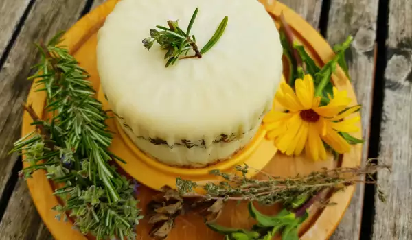 Домашний сыр с зеленью