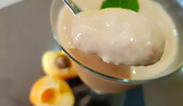 Домашнее йогуртовое мороженое с абрикосами