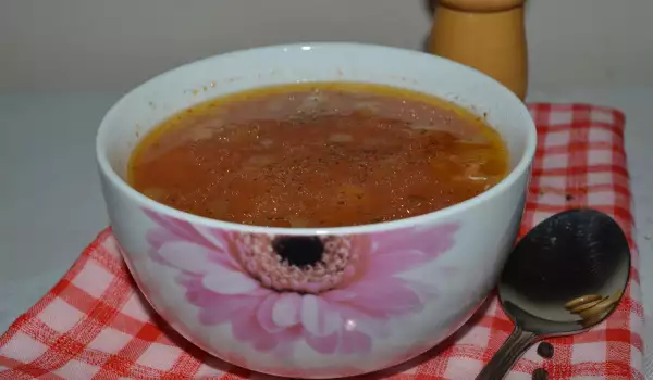 Томатный суп с лапшой и картофелем