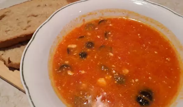Томатный крем-суп с оливками