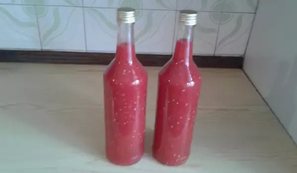 Молотые помидоры в бутылках