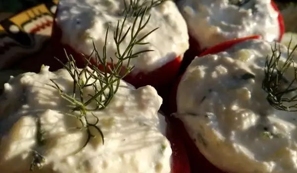 Помидоры шмеркезе с огурцами и луком