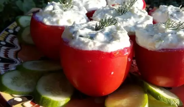 Помидоры шмеркезе с огурцами и луком