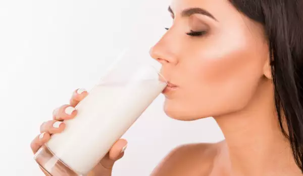 Полезно ли взрослым пить молоко?