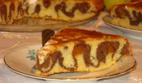Двухцветный пирог с карамелизированными грушами