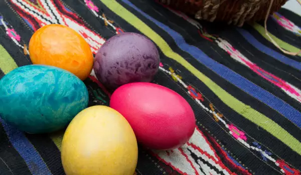 Как красить яйца - руководство для начинающих