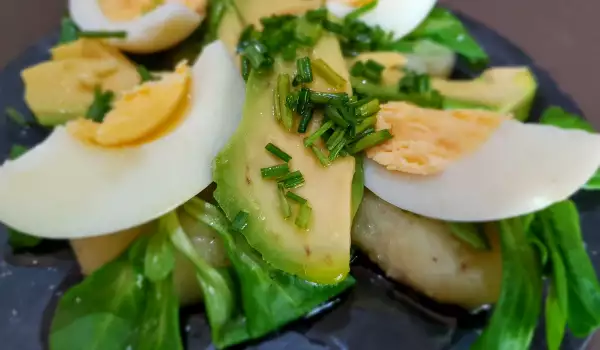 Полезный яичный салат