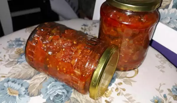 Баклажаны и перец в томатном соусе