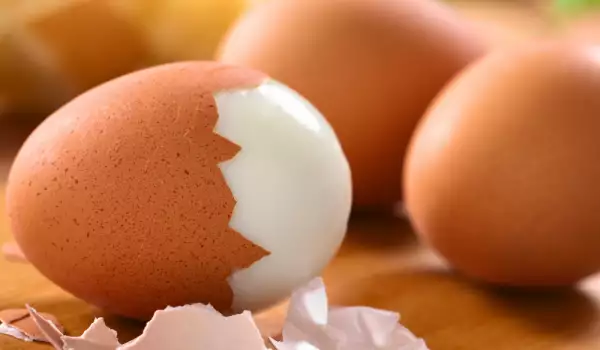 Как легко очистить яйца от скорлупы?