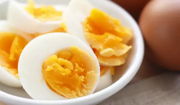 Что содержит яичный желток?