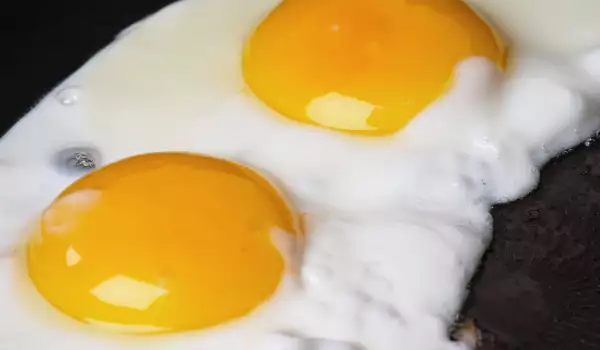 Можно ли готовить яйца в микроволновке?