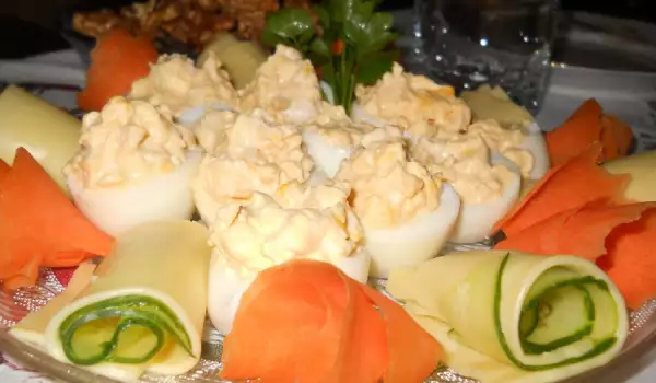 Фаршированные яйца сливочным сыром