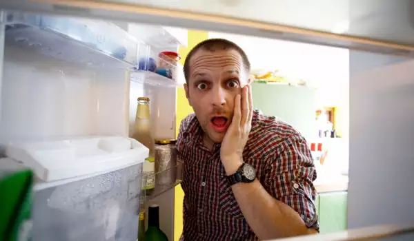 Почему нельзя ставить горячую еду в холодильник