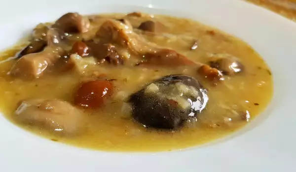 Грибной мясной соус с лисичками, шиитаке и белыми грибами