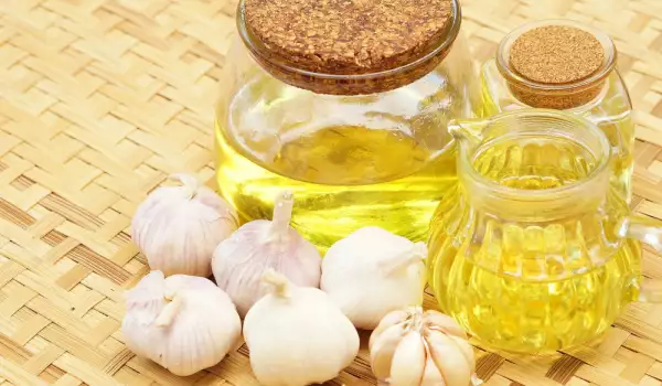 Кка приготовить оливковое масло с ароматом чеснока?