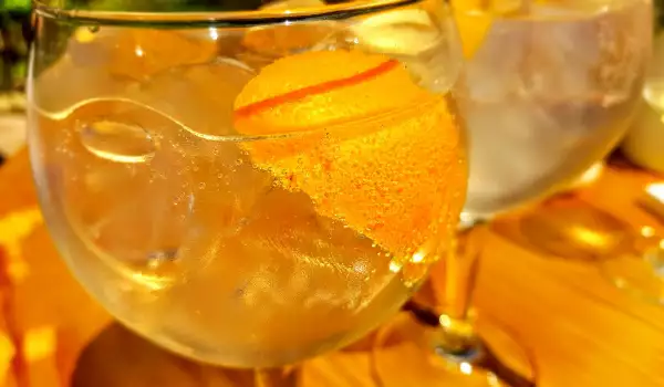 Апельсиновый джин с тоником
