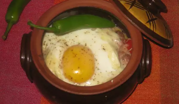 Горшочек с мясным фаршем, стручковой фасолью и сыром