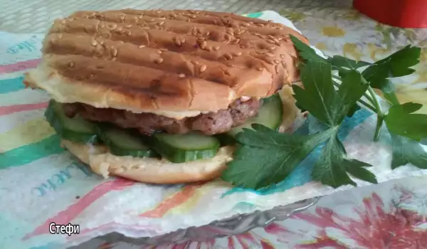 Гамбургер с домашней котлетой