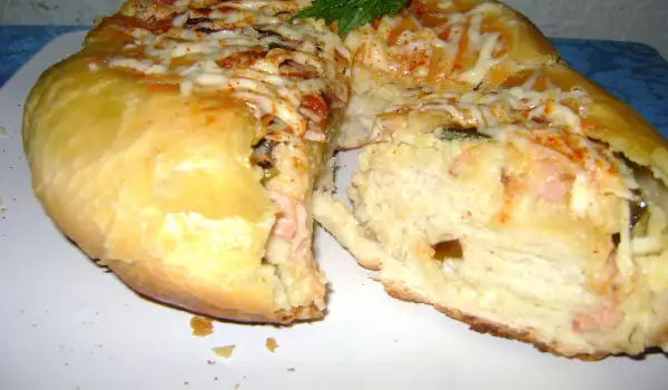 Хлебный пай с картофелем и беконом в мультиварке