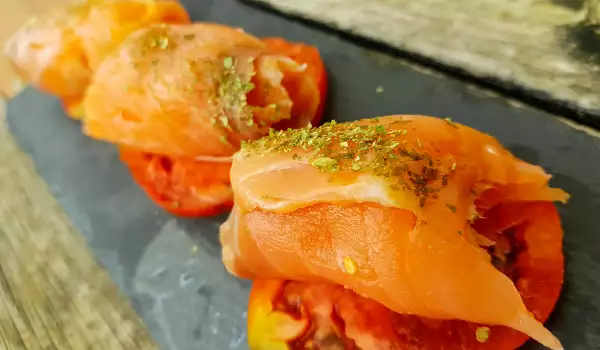 Рулетики из домашнего маринованного лосося