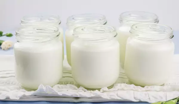 Что содержит кислое молоко?