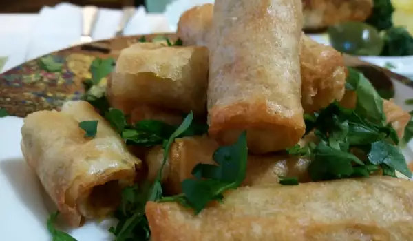 Хрустящие весенние рулетики с овощами и мясным фаршем