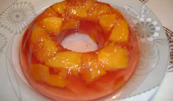 Легкий желейный десерт с персиками