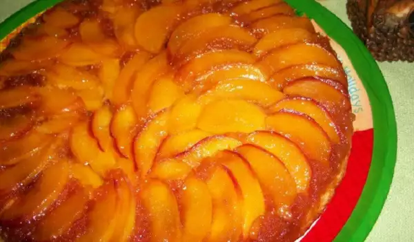 Карамельный пирог с абрикосами и персиками