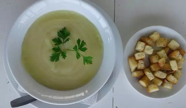 Картофельный суп-пюре с хлебными гренками