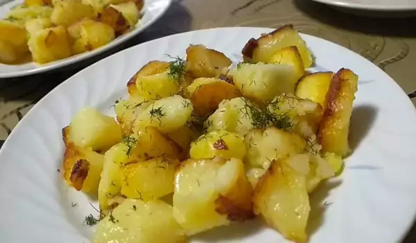 Чесночный картофель соте в духовке