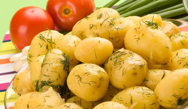 Вареная картошка с чесноком и укропом