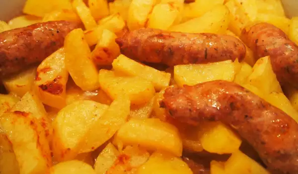 Картошка с колбасками в духовке