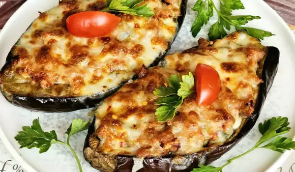 Фаршированные баклажаны с мясным фаршем и сыром
