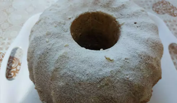Двухцветный кекс с лимонадом и грецкими орехами