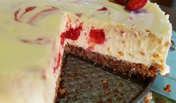 Кето пирог с клублникой и маскарпоне