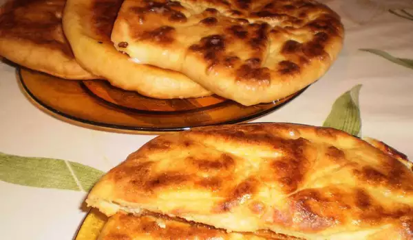 Хачапури - грузинская лепешка с начинкой