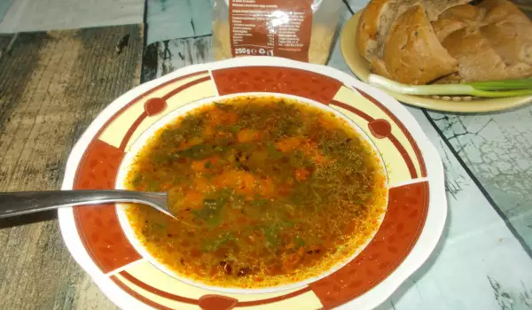 Суп из крапивы с морковью и амарантом