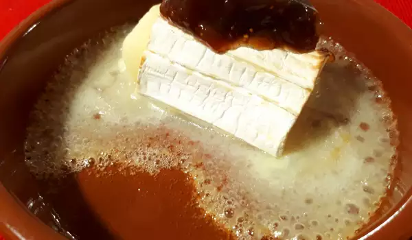 Запеченный козий сыр с инжиром