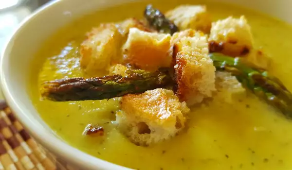 Крем-суп с кабачками и спаржей