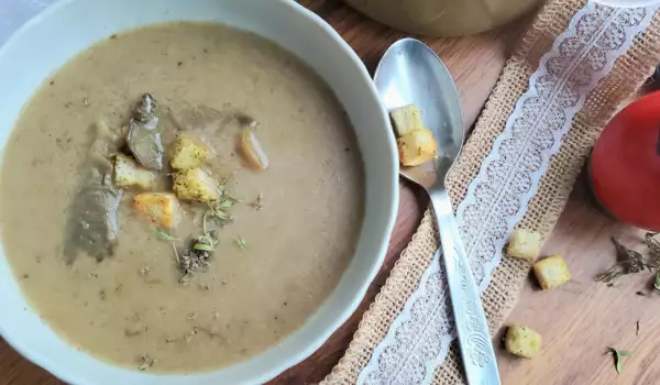 Грибной крем-суп с вешенками и чесноком