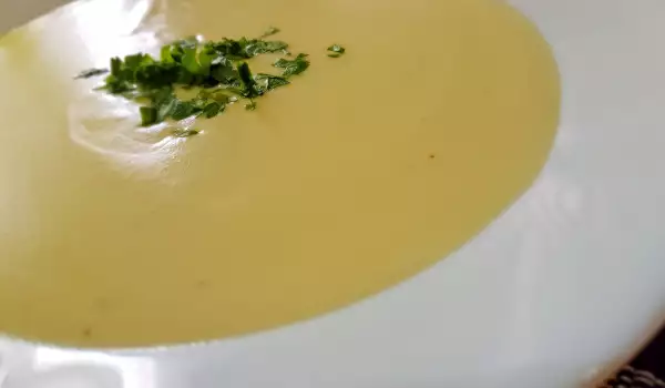 Крем-суп с цветной капустой и луком-пореем