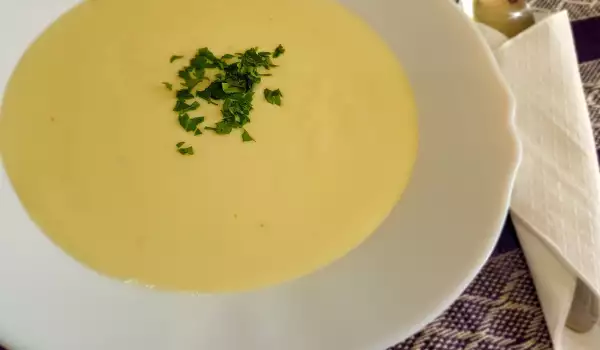 Крем-суп с цветной капустой и луком-пореем