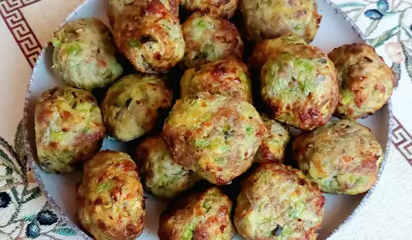 Котлетки с мясным фаршем и кабачками в аэрофритюрнице