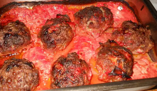 Котлеты в духовке с томатным соусом и сливками