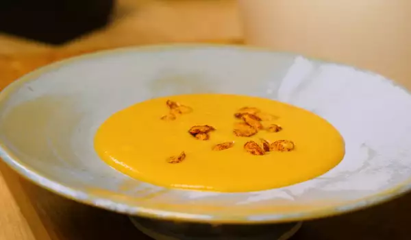 Бархатистый крем-суп из красной чечевицы и сладкого картофеля