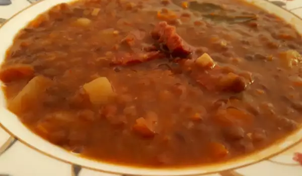Чечевица по-испански с чоризо