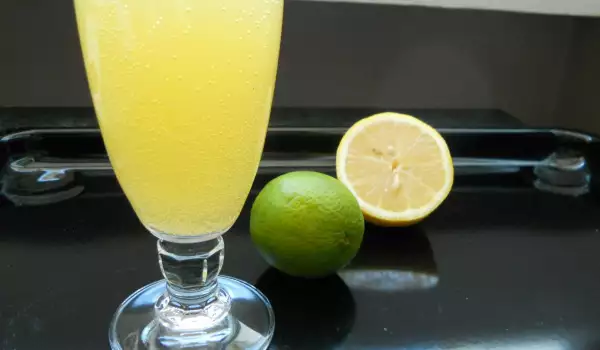 Лимонад с апельсином, лаймом и мятой