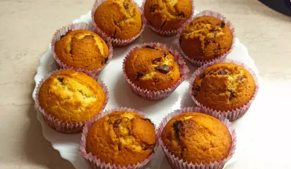 Маффины с горьким шоколадом и изюмом