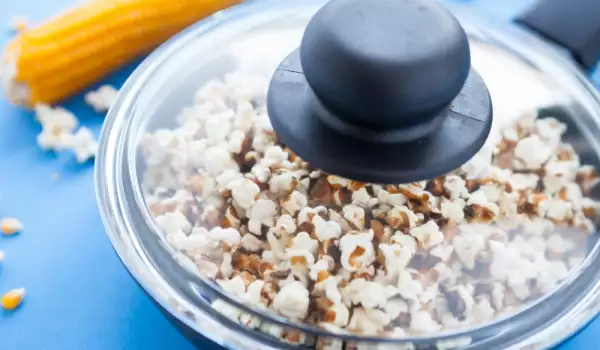 Как приготовить попкорн в микроволновке?
