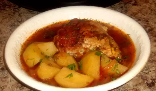 Картофельная запеканка с мясом в глиняном горшке